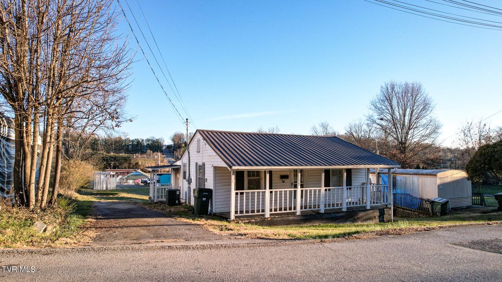 Photo of 109 Chapel Street, Greeneville, TN 37743 (MLS # 9991400)
