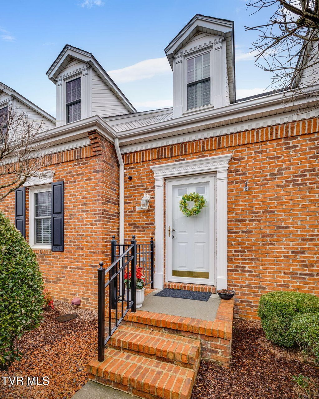 Photo of 617 Franklin Square Court #B, Johnson City, TN 37604 (MLS # 9991974)