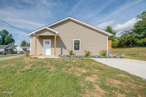 Photo of 515 Lark Street, Bristol, TN 37620 (MLS # 10001218)
