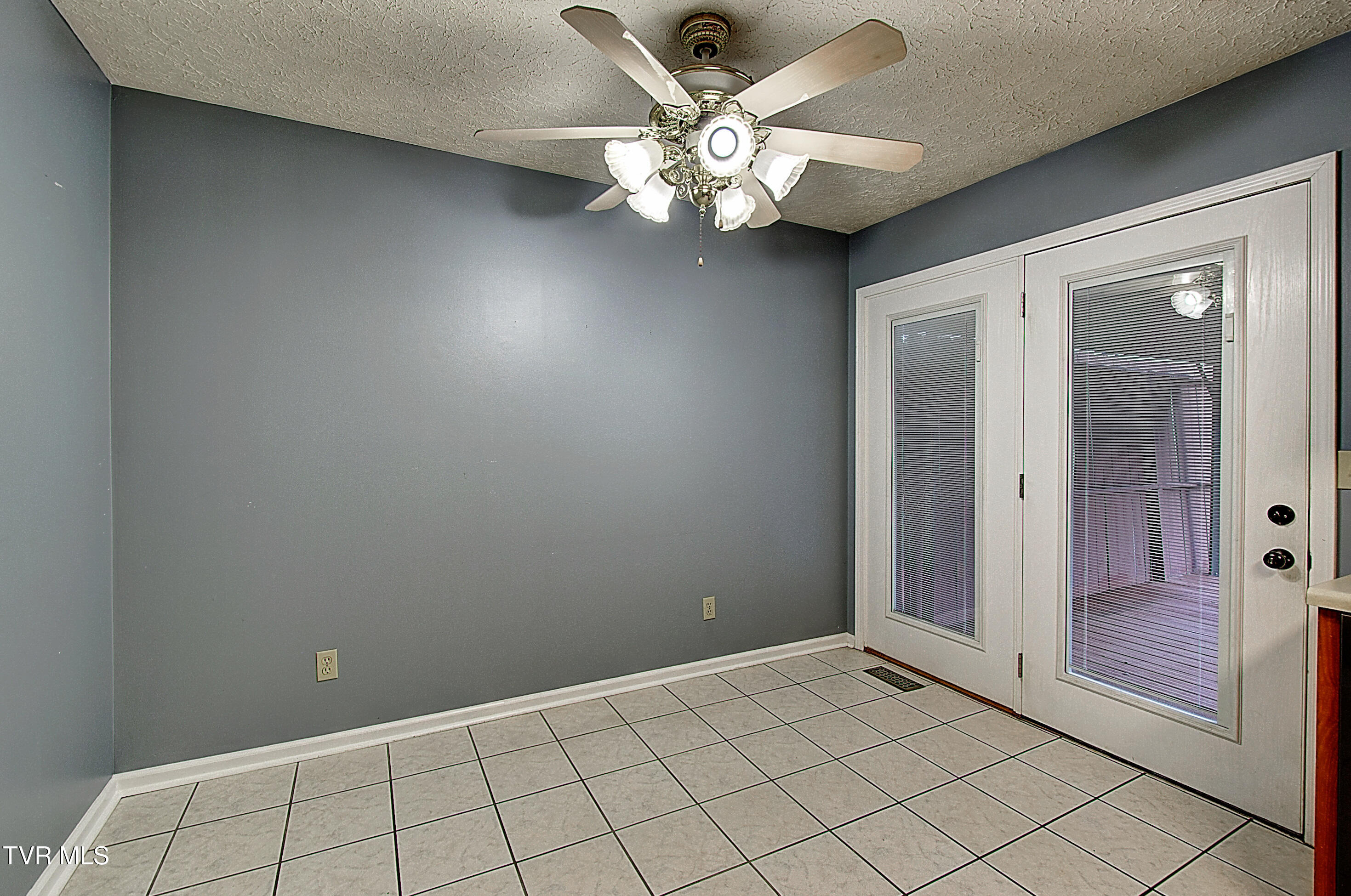 200 Mountain View Drive, Mount Carmel, Tennessee image 16