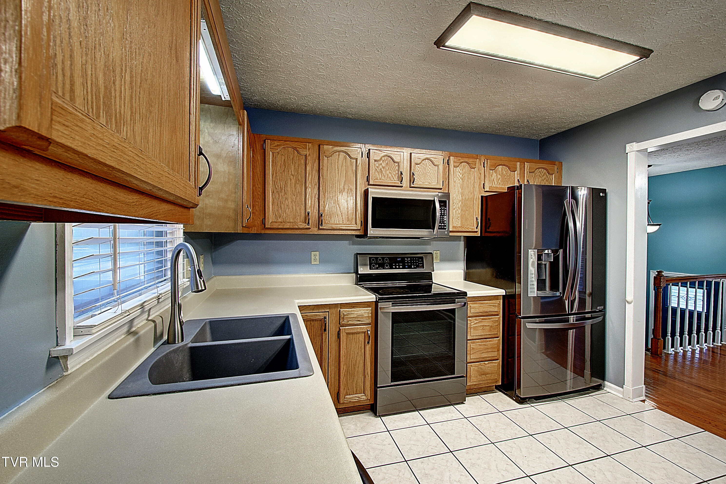 200 Mountain View Drive, Mount Carmel, Tennessee image 13