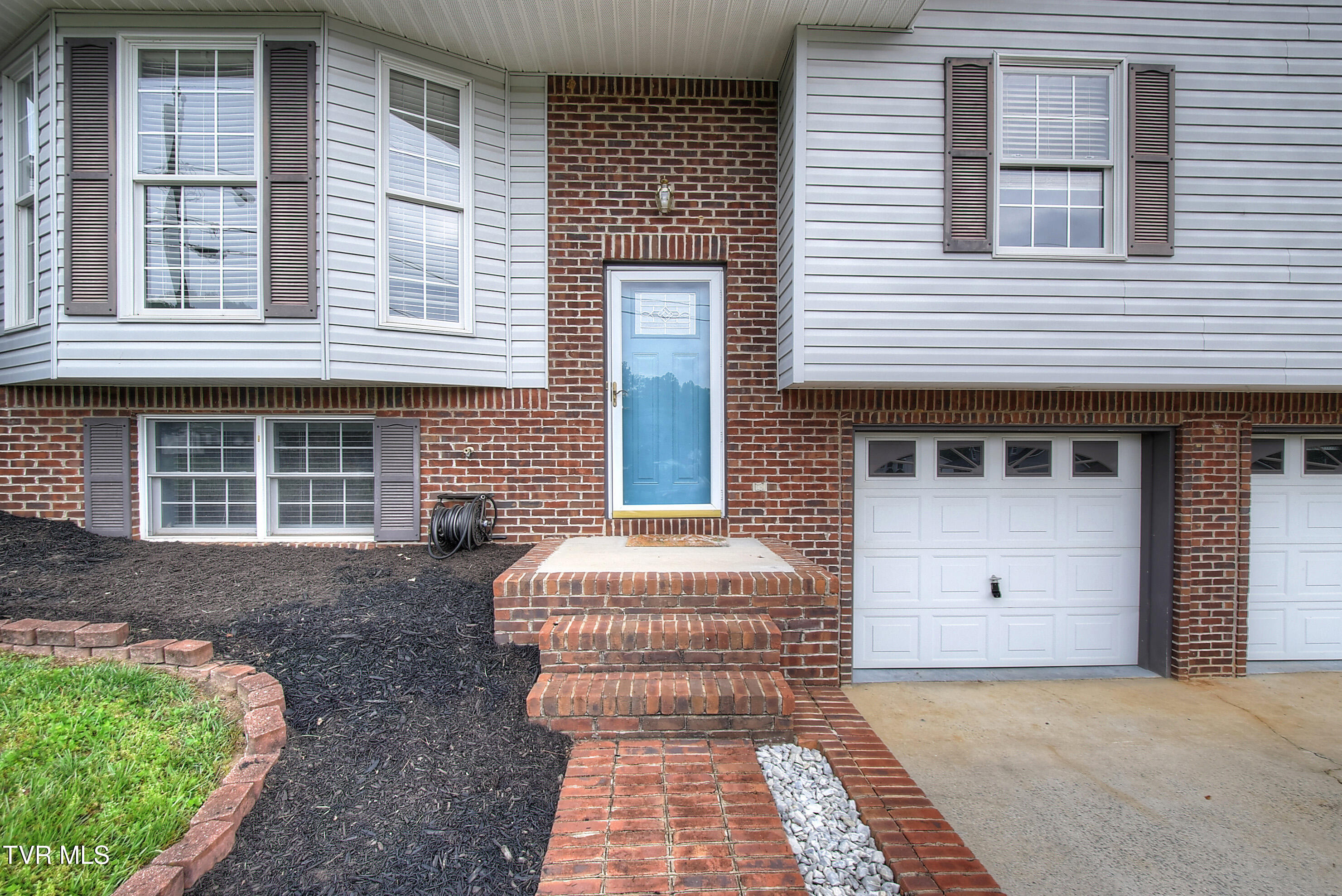 200 Mountain View Drive, Mount Carmel, Tennessee image 5