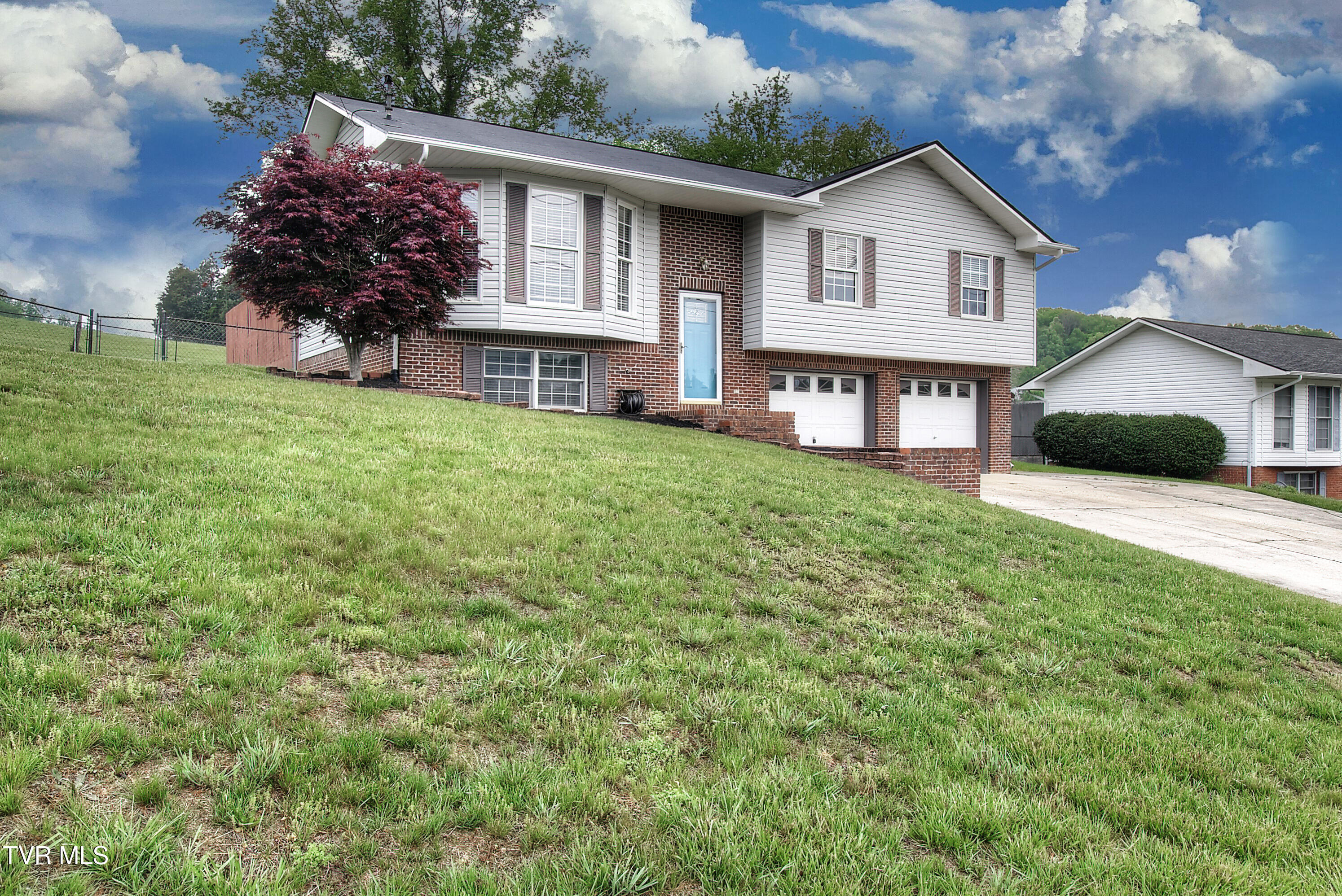 200 Mountain View Drive, Mount Carmel, Tennessee image 2