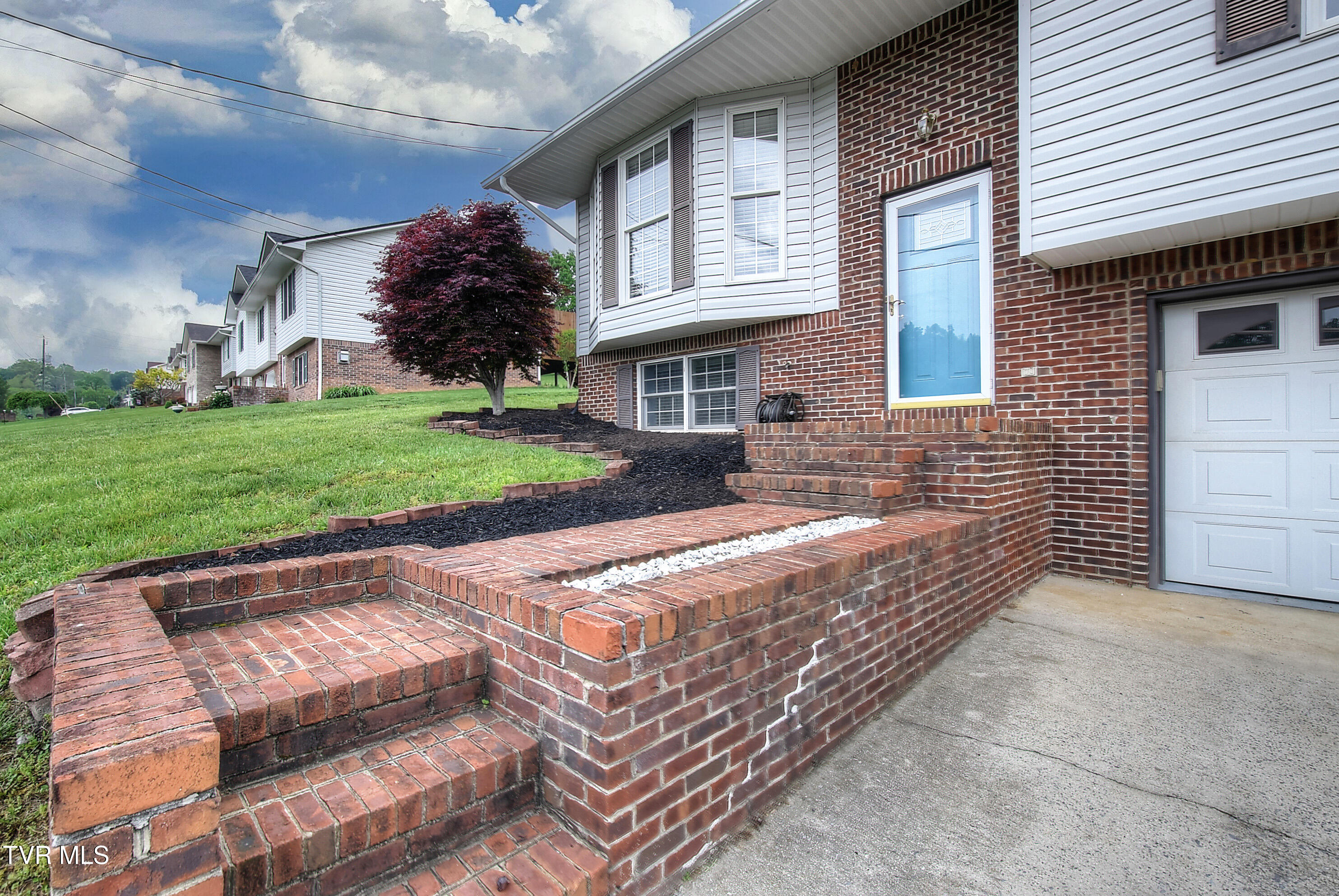 200 Mountain View Drive, Mount Carmel, Tennessee image 4