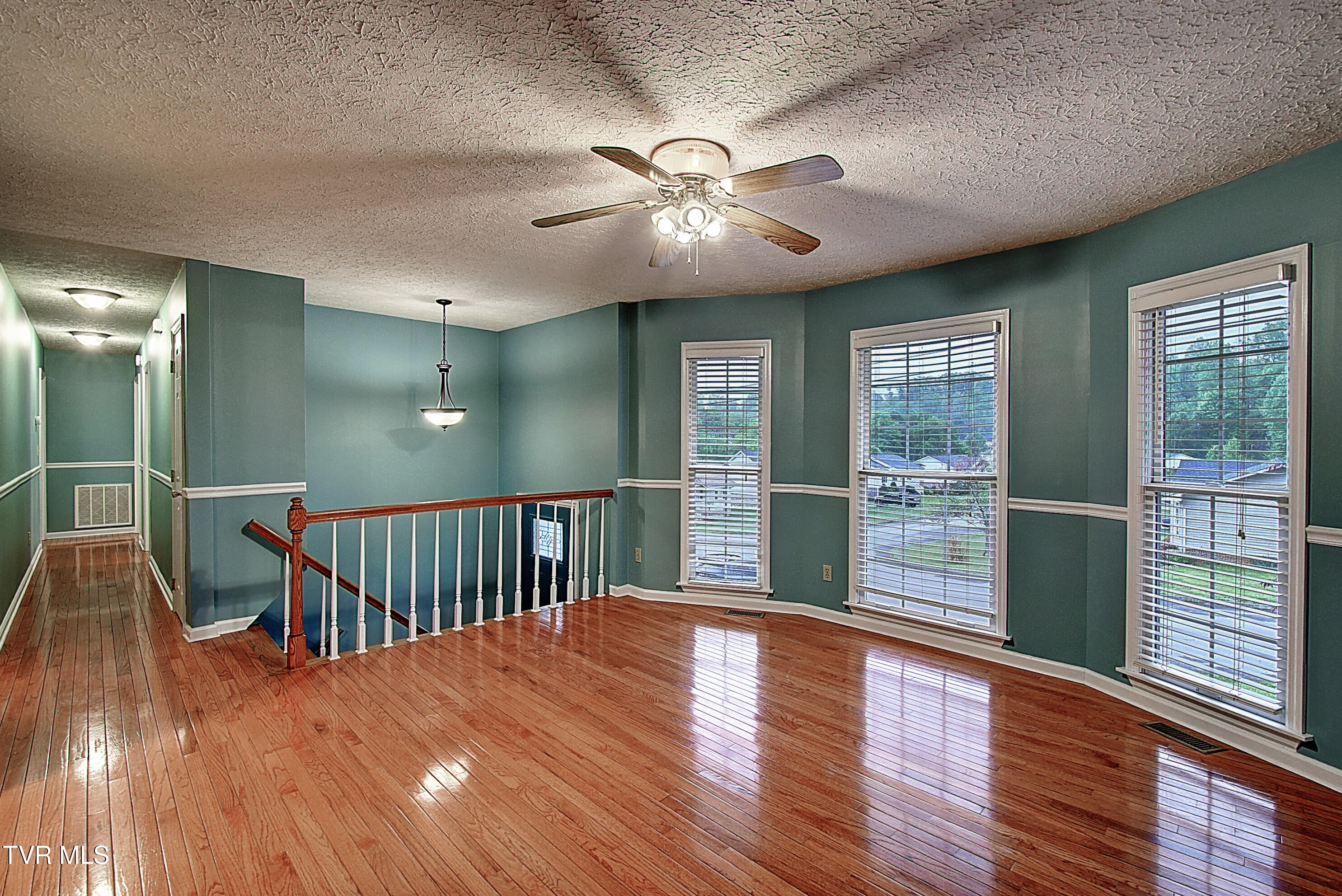 200 Mountain View Drive, Mount Carmel, Tennessee image 8