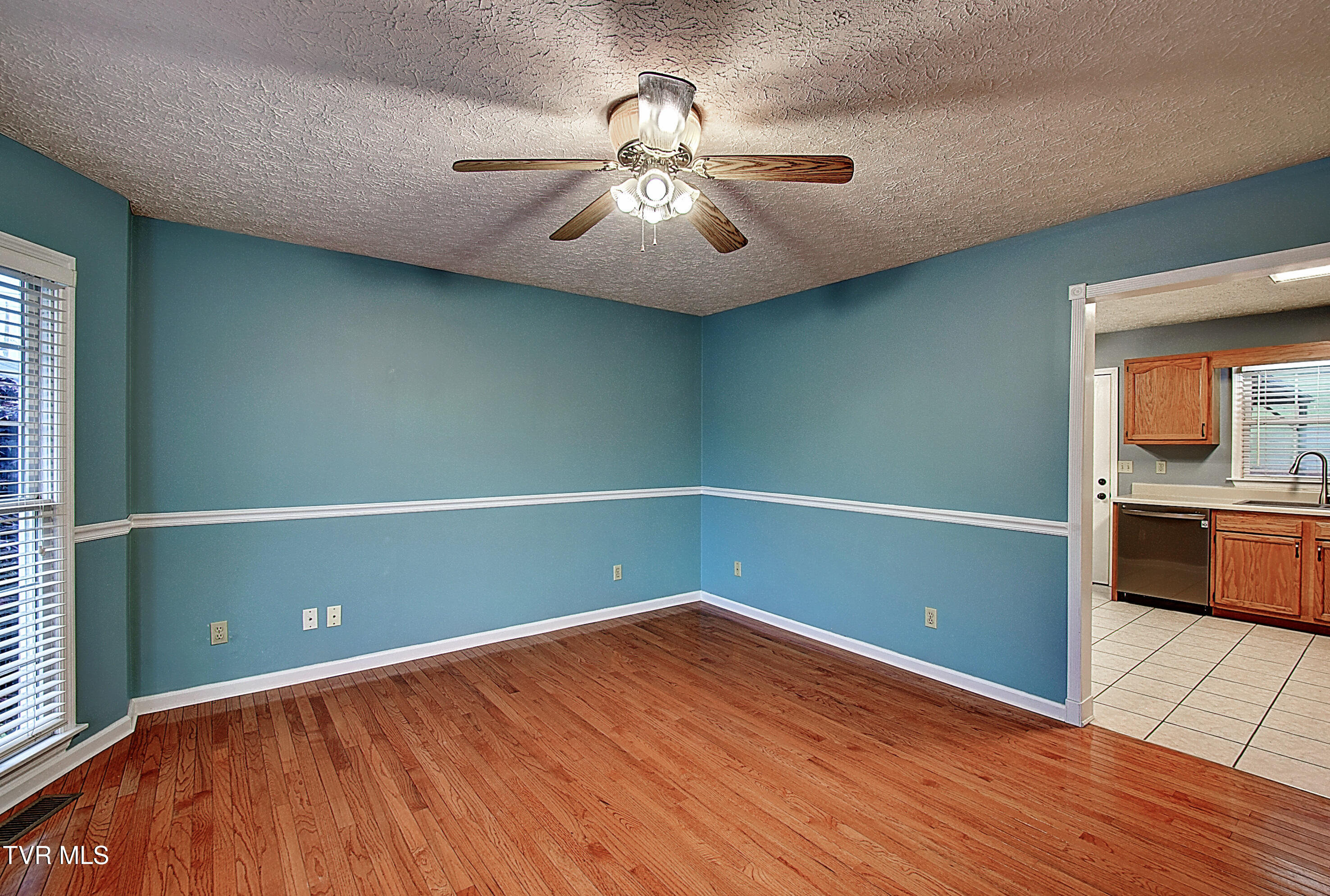 200 Mountain View Drive, Mount Carmel, Tennessee image 10