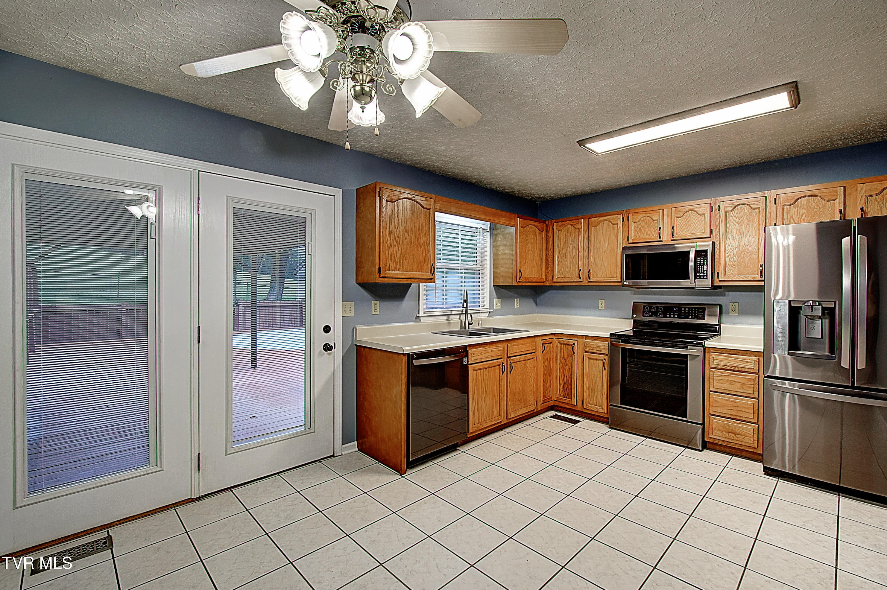 200 Mountain View Drive, Mount Carmel, Tennessee image 15