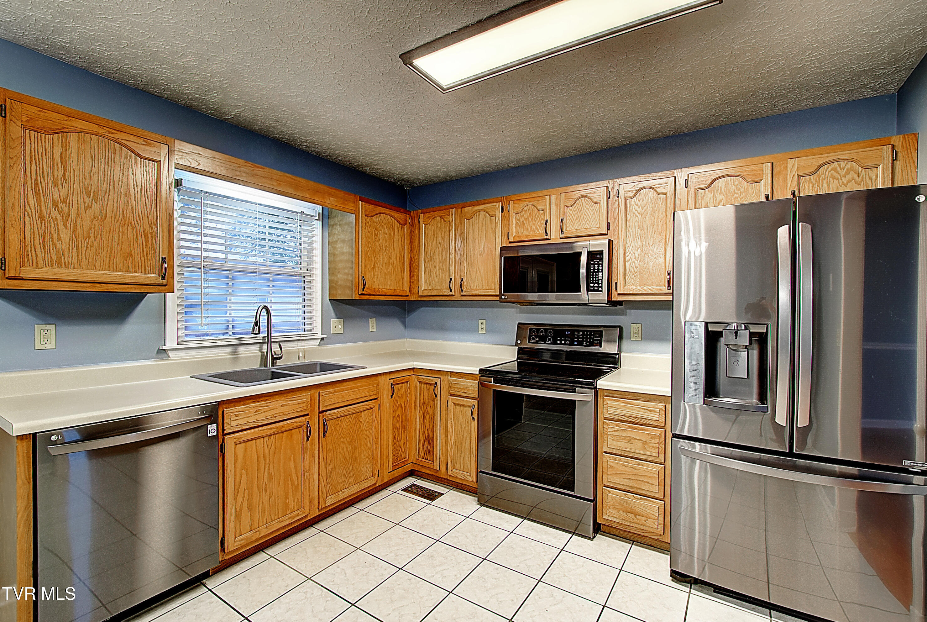 200 Mountain View Drive, Mount Carmel, Tennessee image 12