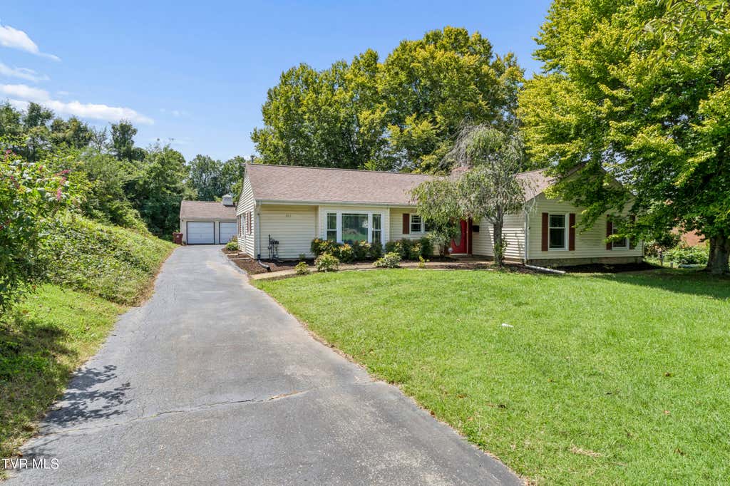 Photo of 207 Dogwood Lane, Johnson City, TN 37604 (MLS # 9999915)