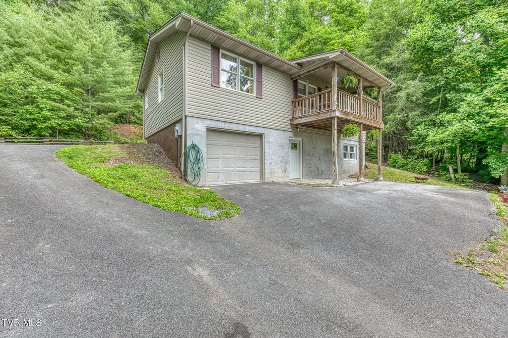 Photo of 130 Timber Lane, Hampton, TN 37658 (MLS # 9996428)