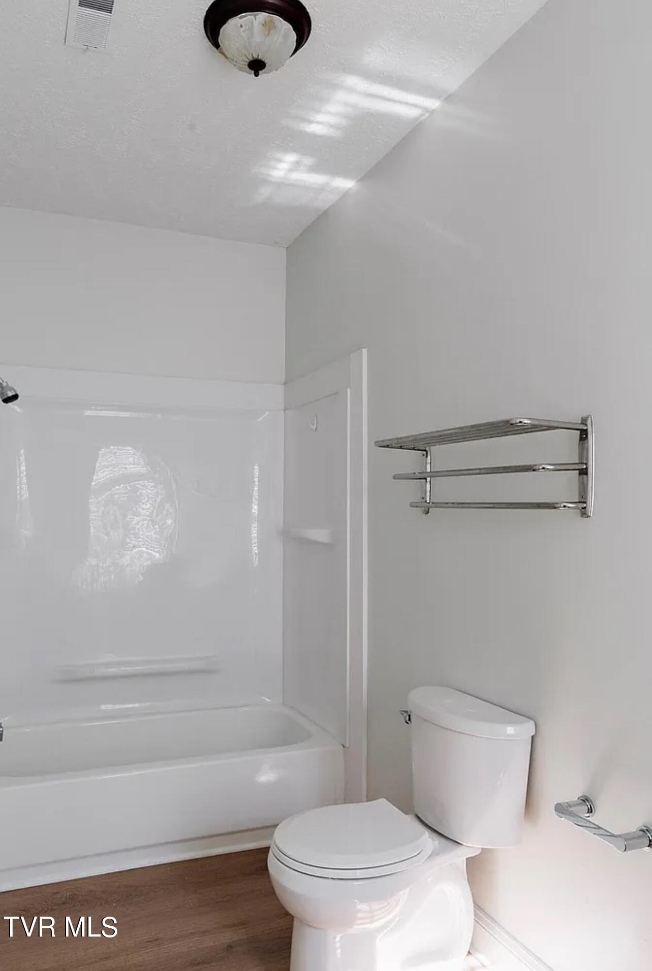 Johnson City, Tennessee 37604, United States, 2 Bedrooms Bedrooms, ,2 BathroomsBathrooms,Residential,Pending,41318