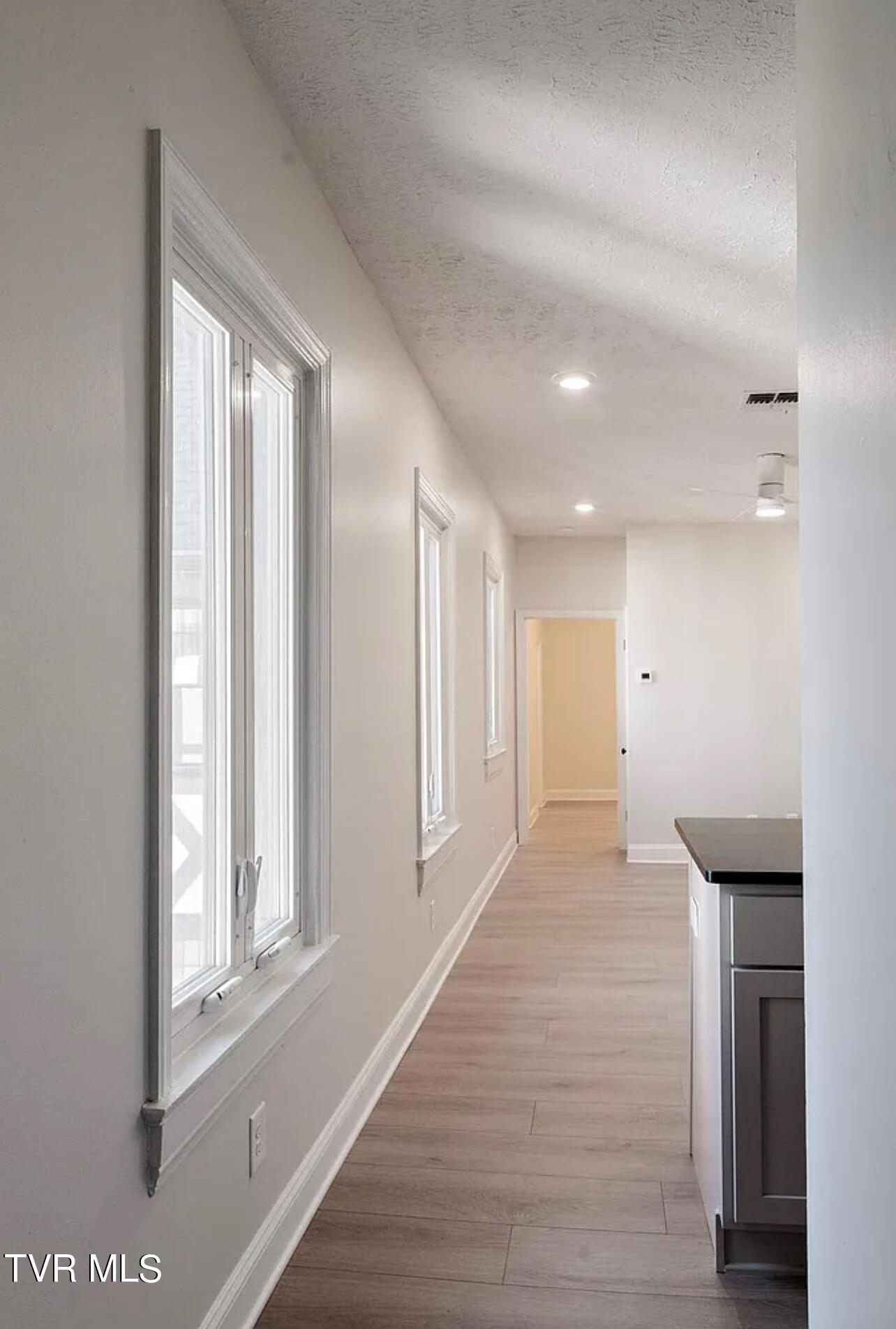 Johnson City, Tennessee 37604, United States, 2 Bedrooms Bedrooms, ,2 BathroomsBathrooms,Residential,Pending,41318