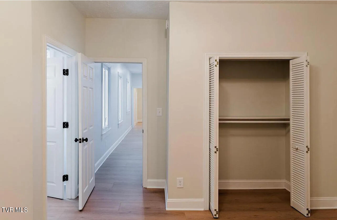 Johnson City, Tennessee 37604, United States, 2 Bedrooms Bedrooms, ,2 BathroomsBathrooms,Residential,Pending,41318