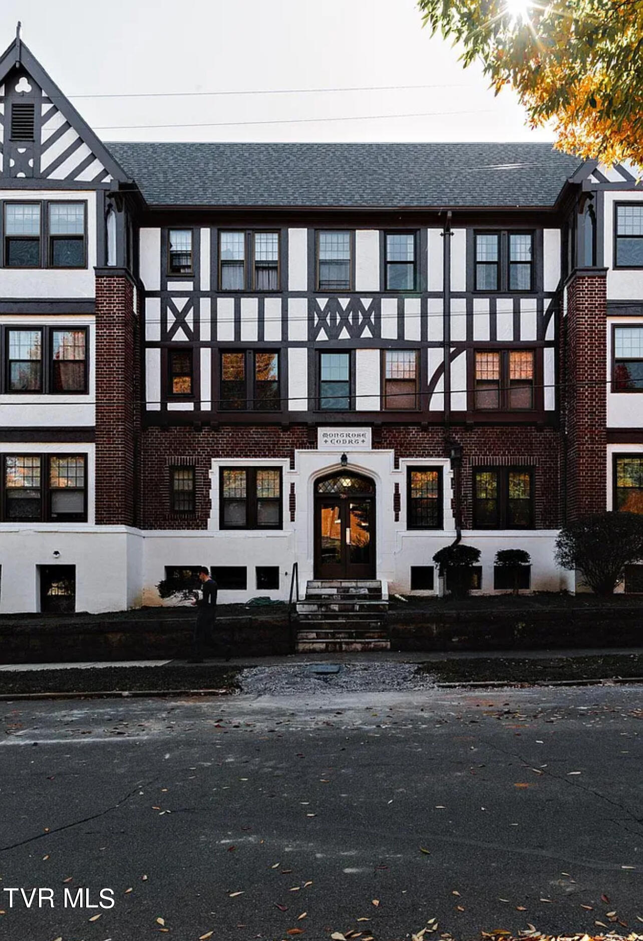 Johnson City, Tennessee 37604, United States, 2 Bedrooms Bedrooms, ,2 BathroomsBathrooms,Residential,Pending,41318