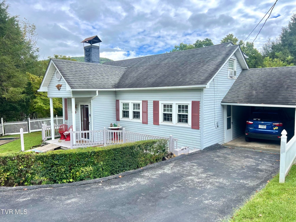 Photo of 1023 Ridge Avenue, Norton, VA 24273 (MLS # 10001374)