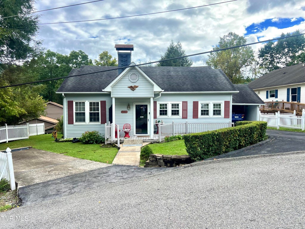 Photo of 1023 Ridge Avenue, Norton, VA 24273 (MLS # 10001374)