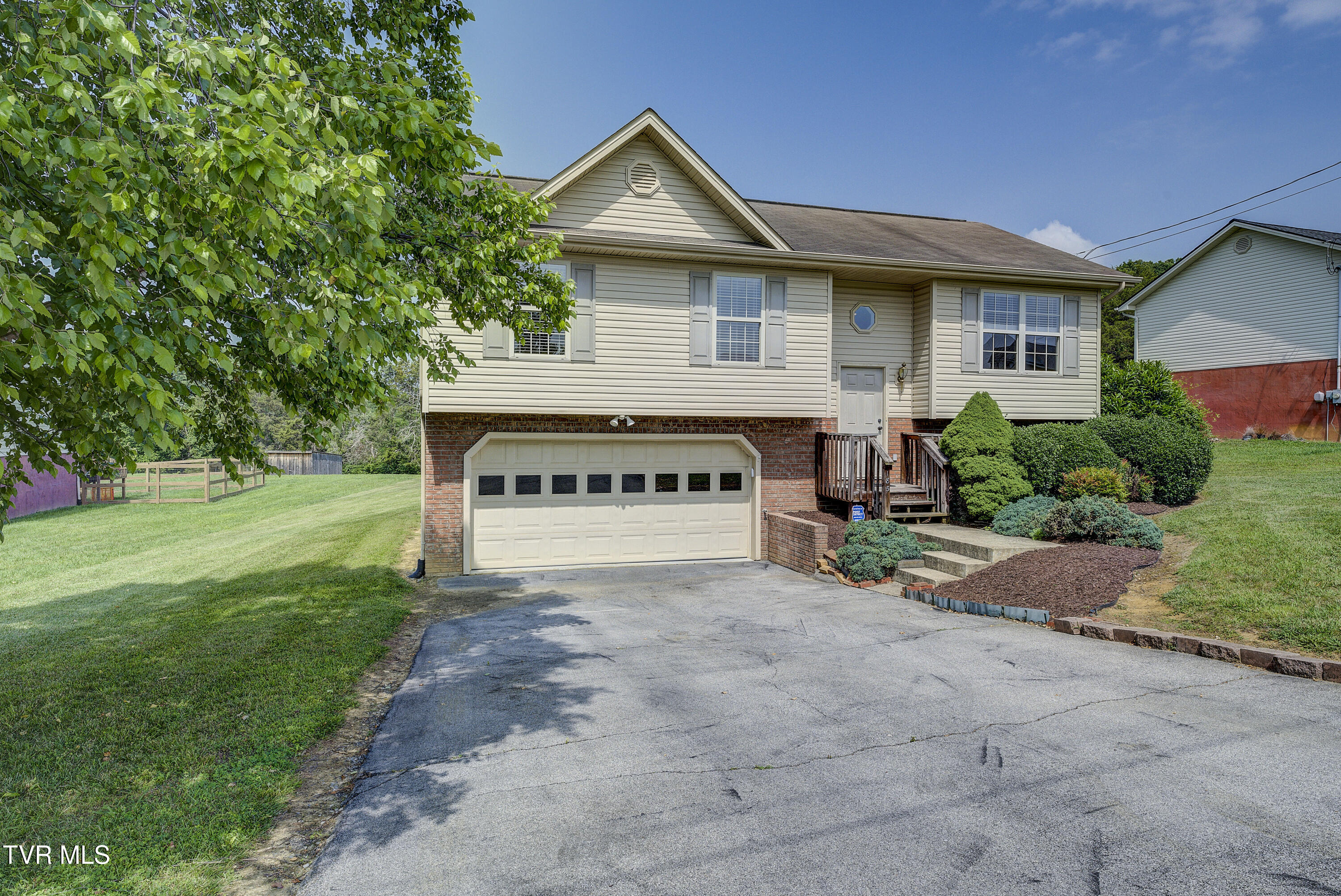 185 Thelma Hannabas Lane, Jonesborough, Tennessee image 1