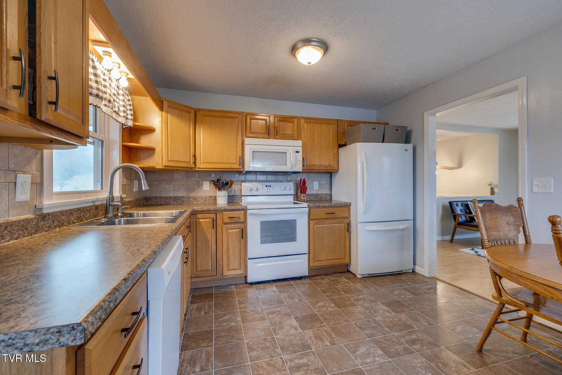 904 Hermitage Lane, Mount Carmel, Tennessee image 11