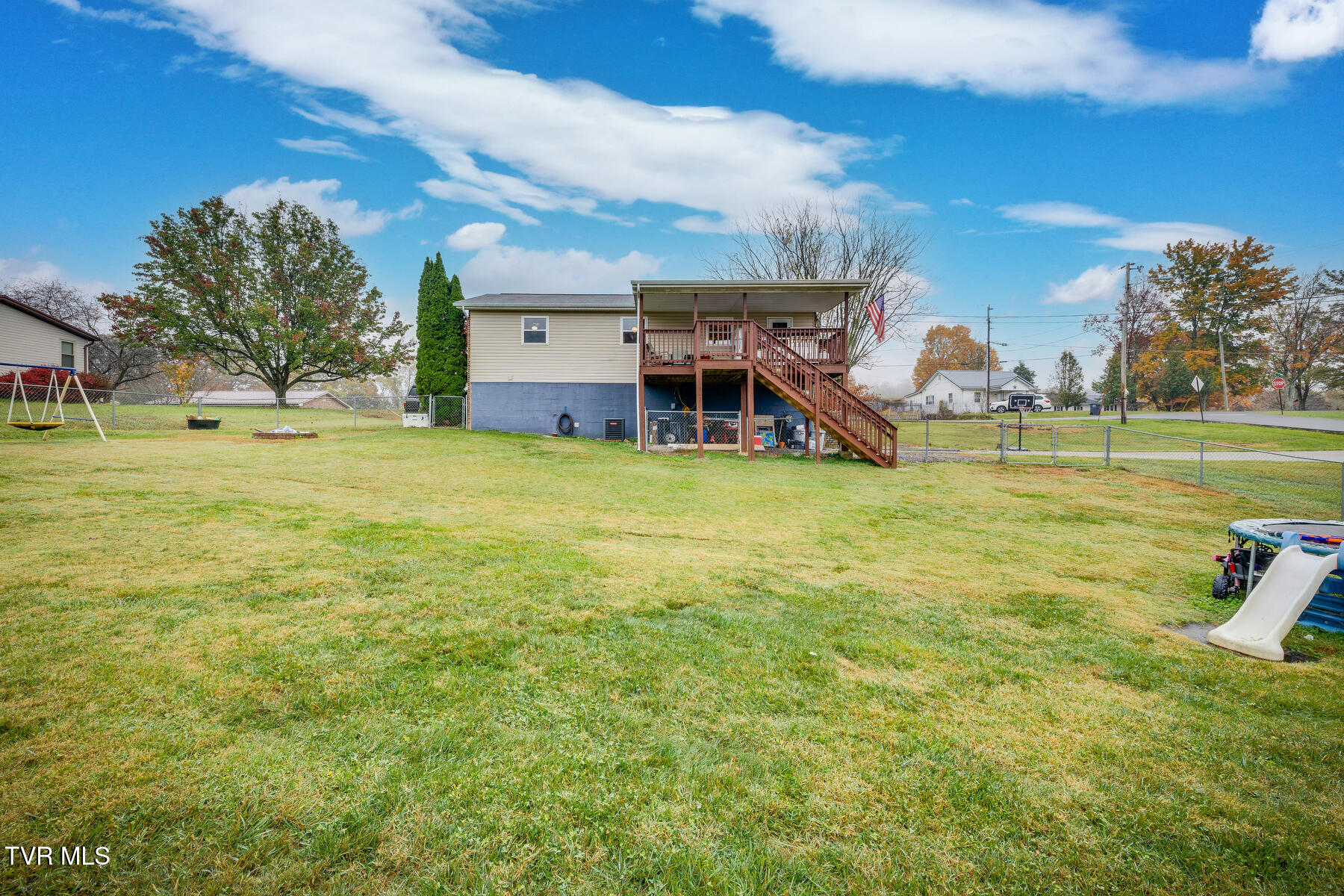 904 Hermitage Lane, Mount Carmel, Tennessee image 4