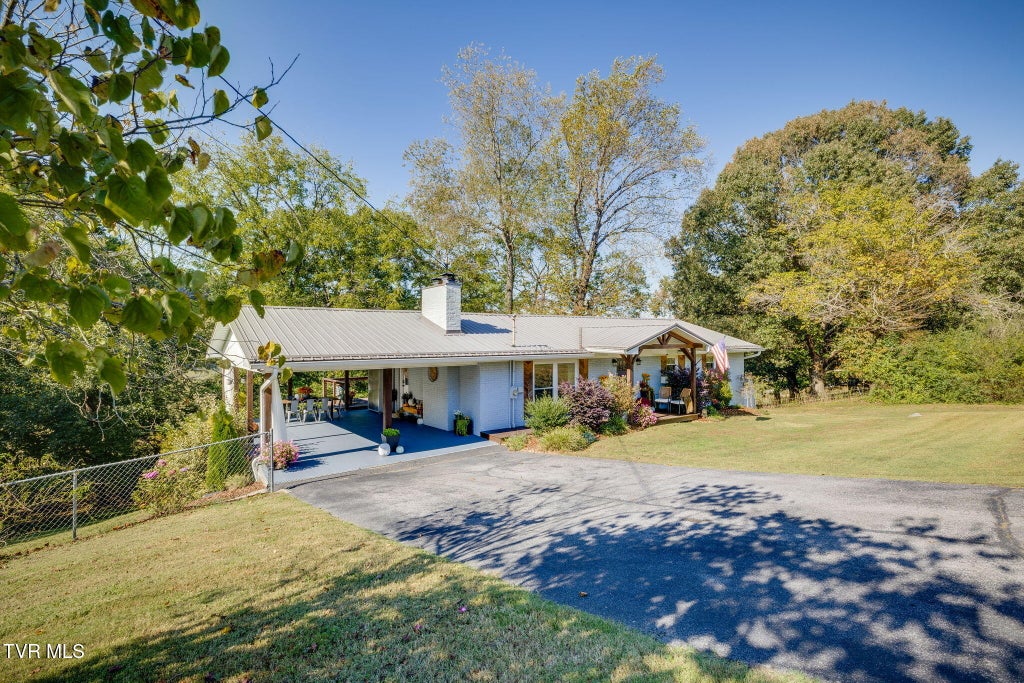 Photo of 304 Merman Road, Kingsport, TN 37663 (MLS # 10002133)