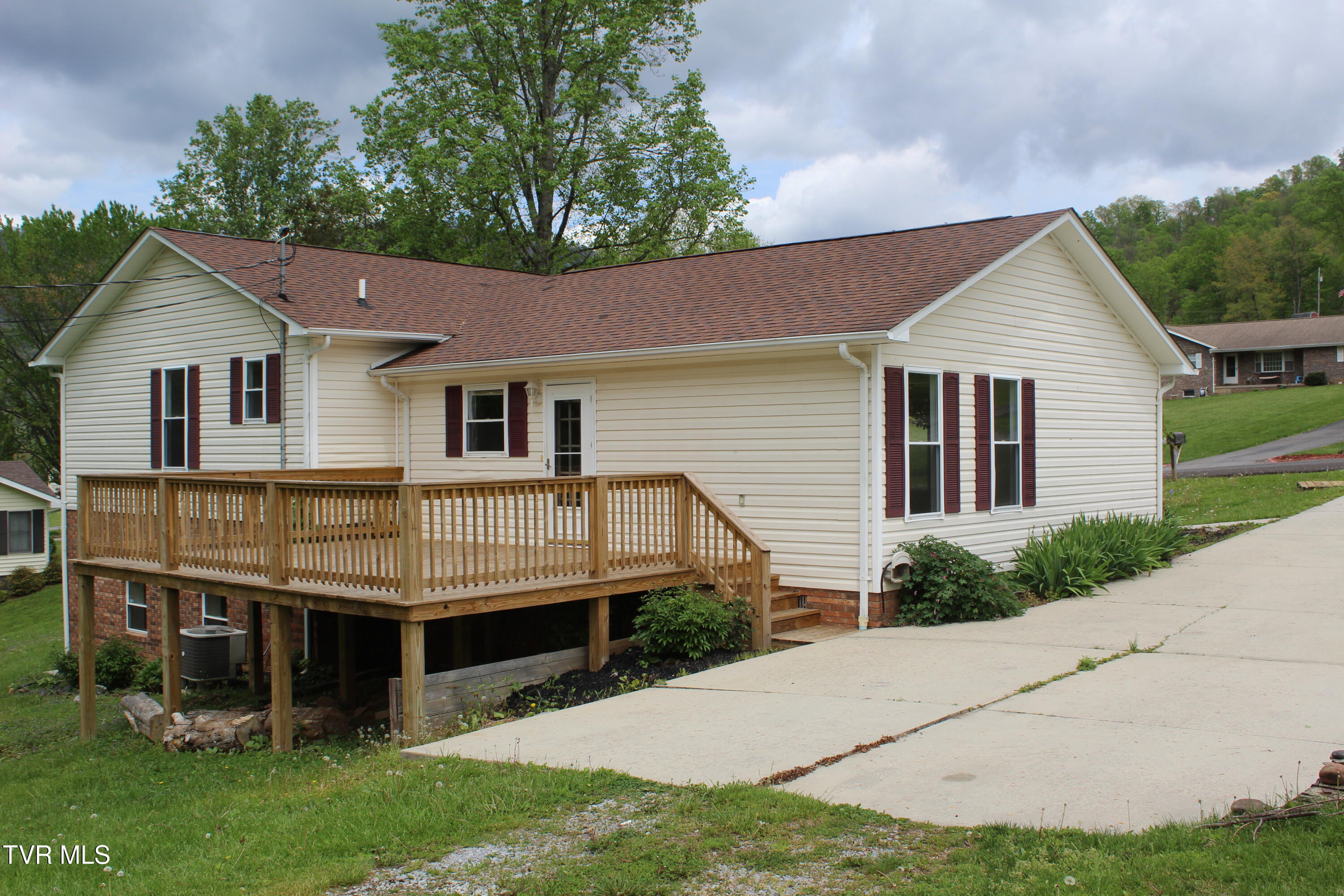 641 Dryden Heights Drive, Dryden, Virginia image 2