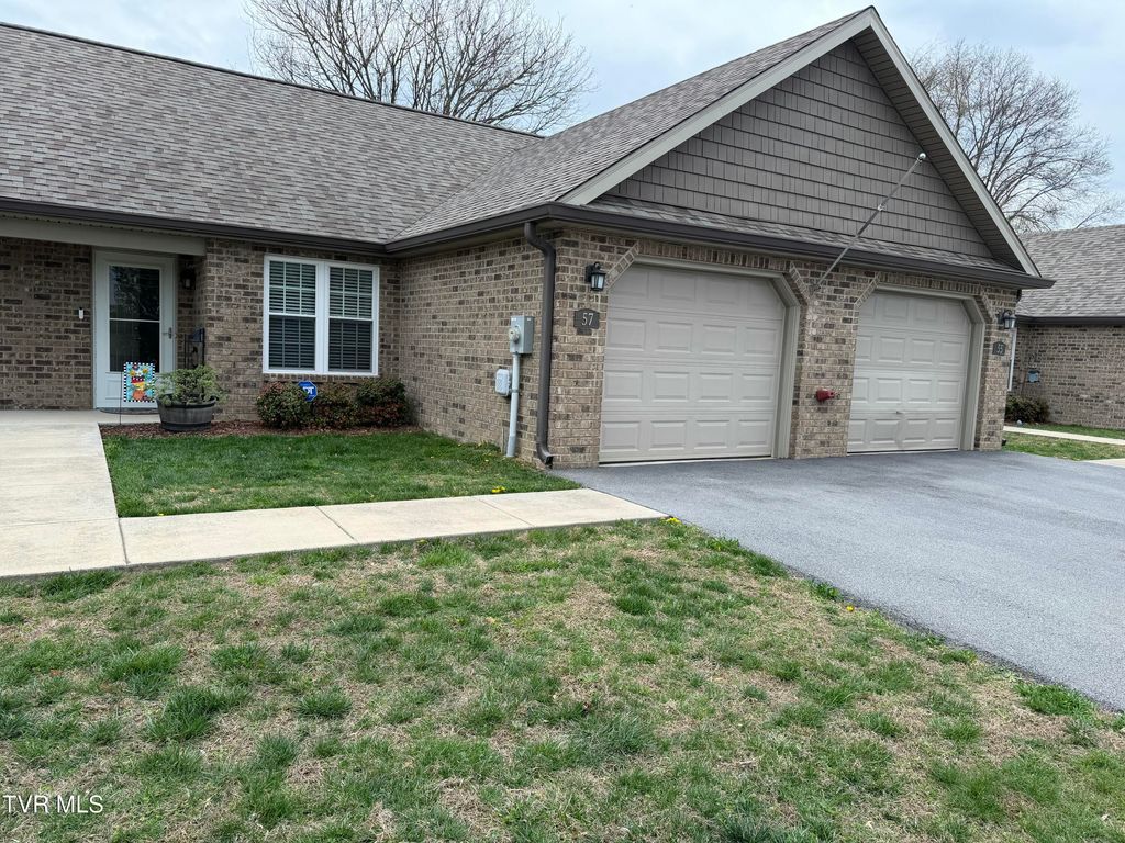 Photo of 57 Chatfield Square, Johnson City, TN 37615 (MLS # 9992961)