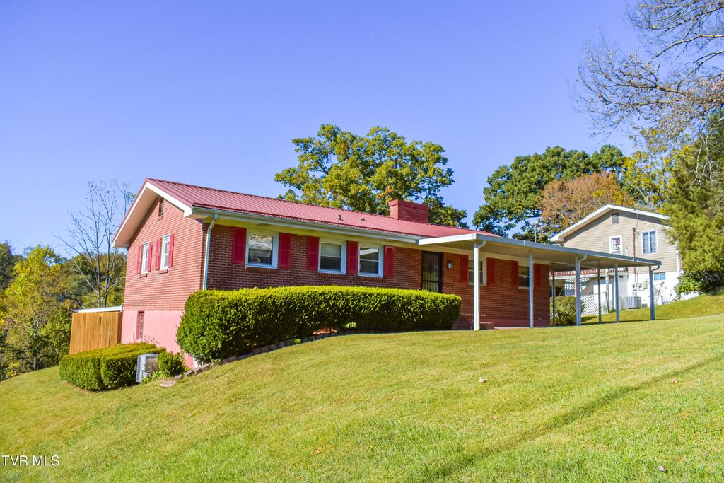 Photo of 305 Belmont Drive, Bristol, TN 37620 (MLS # 9987133)