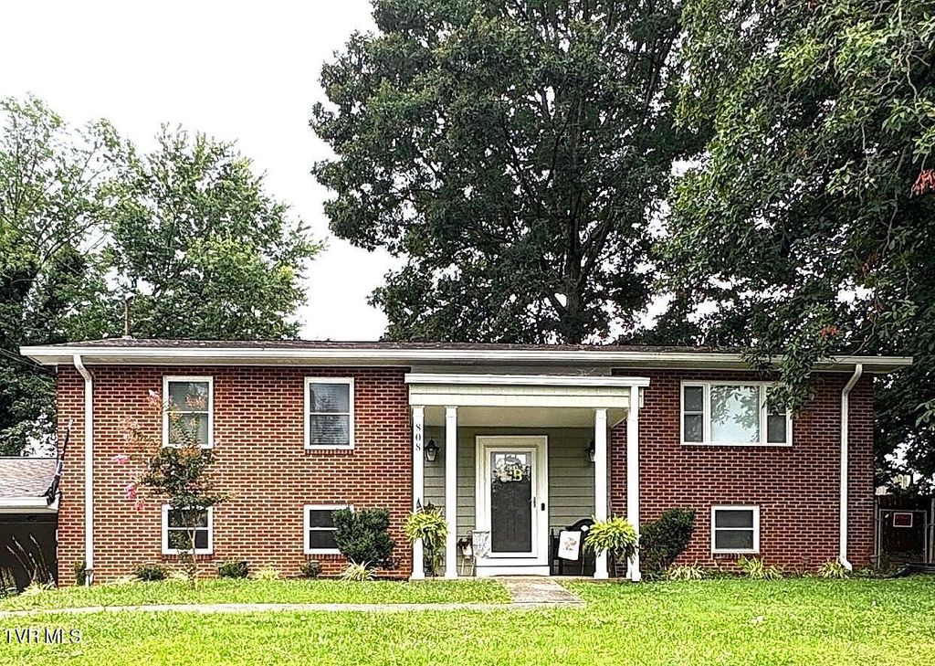 Photo of 808 Liberty Drive, Kingsport, TN 37663 (MLS # 9987957)