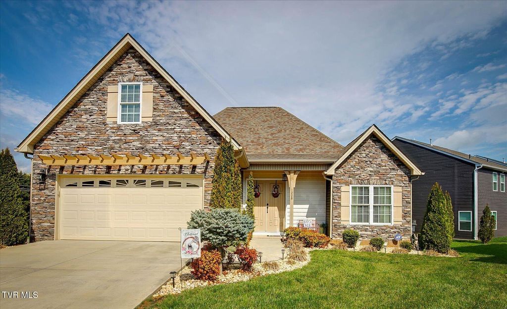 Photo of 1228 Downing Place, Kingsport, TN 37660 (MLS # 9992156)