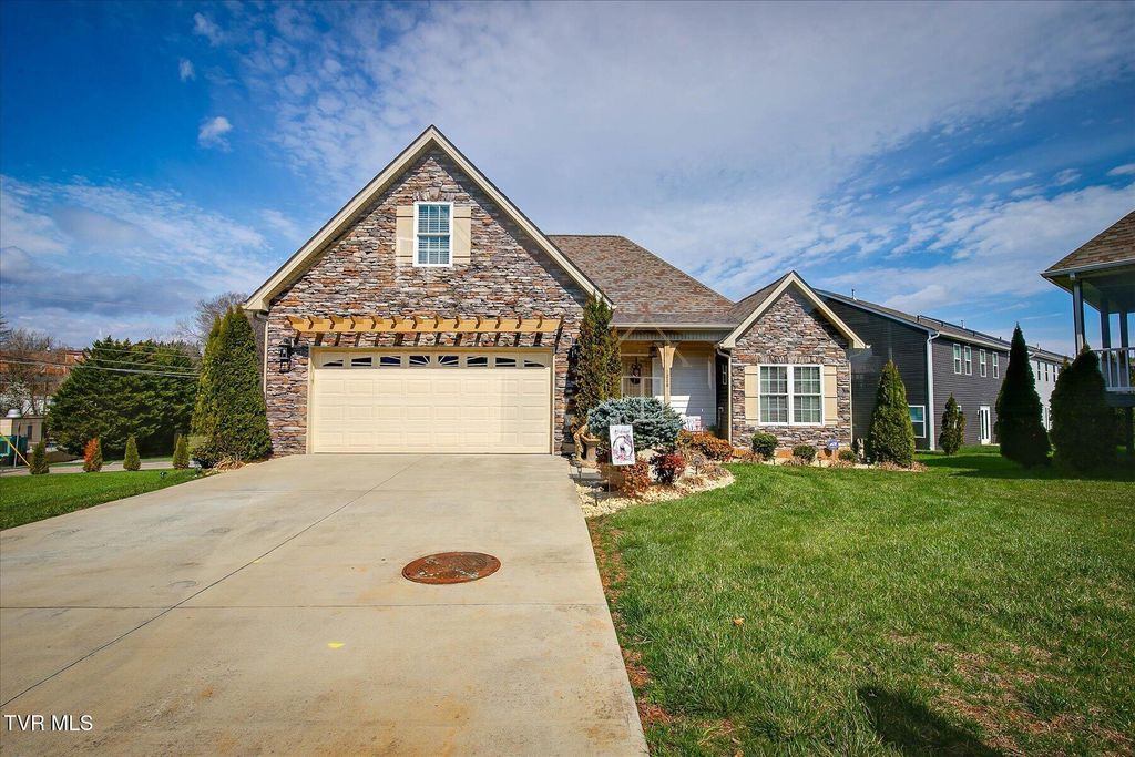 Photo of 1228 Downing Place, Kingsport, TN 37660 (MLS # 9992156)