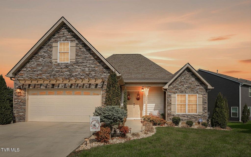 Photo of 1228 Downing Place, Kingsport, TN 37660 (MLS # 9992156)