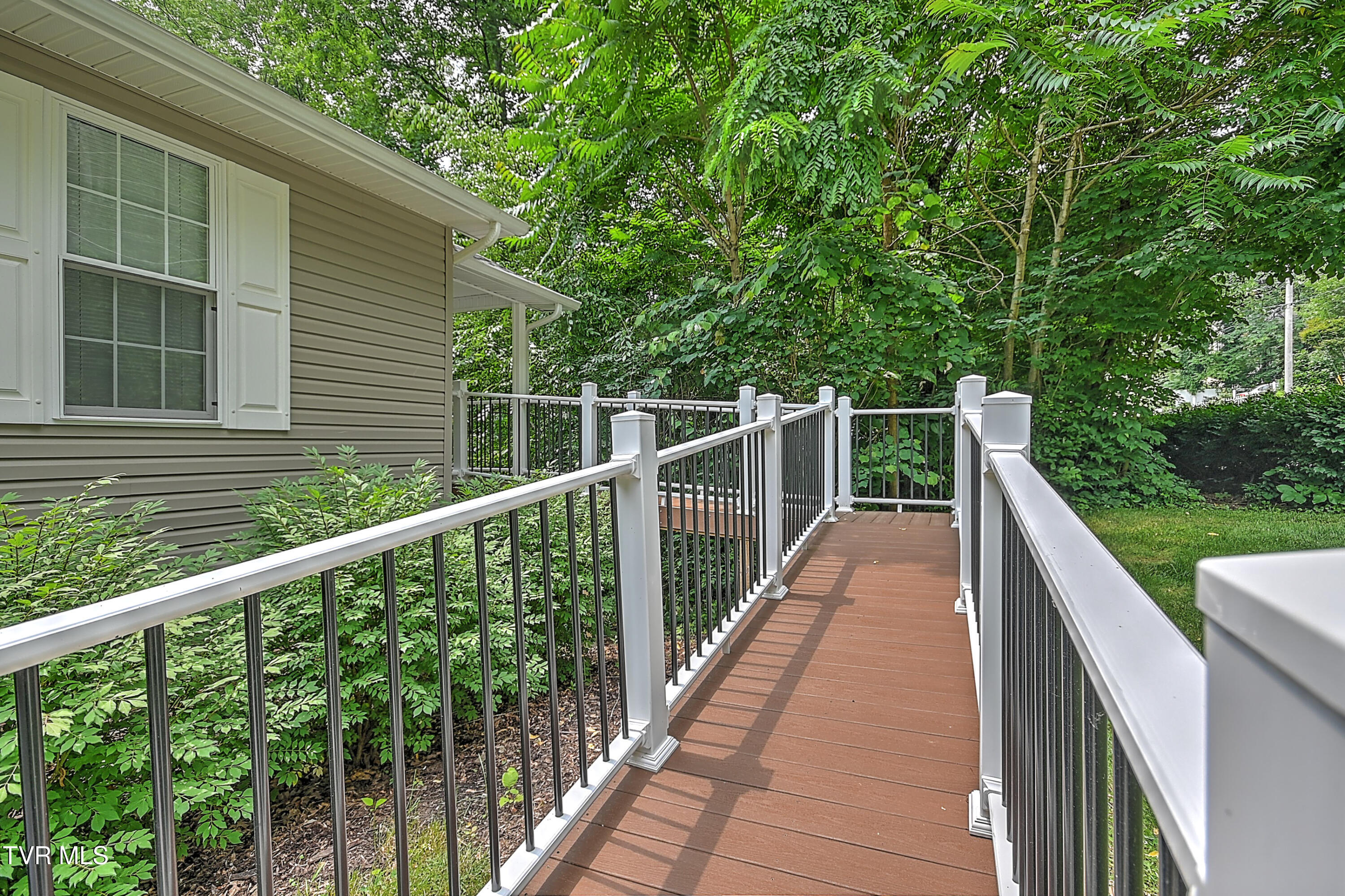 800 Lazywood Drive, Johnson City, Tennessee image 4