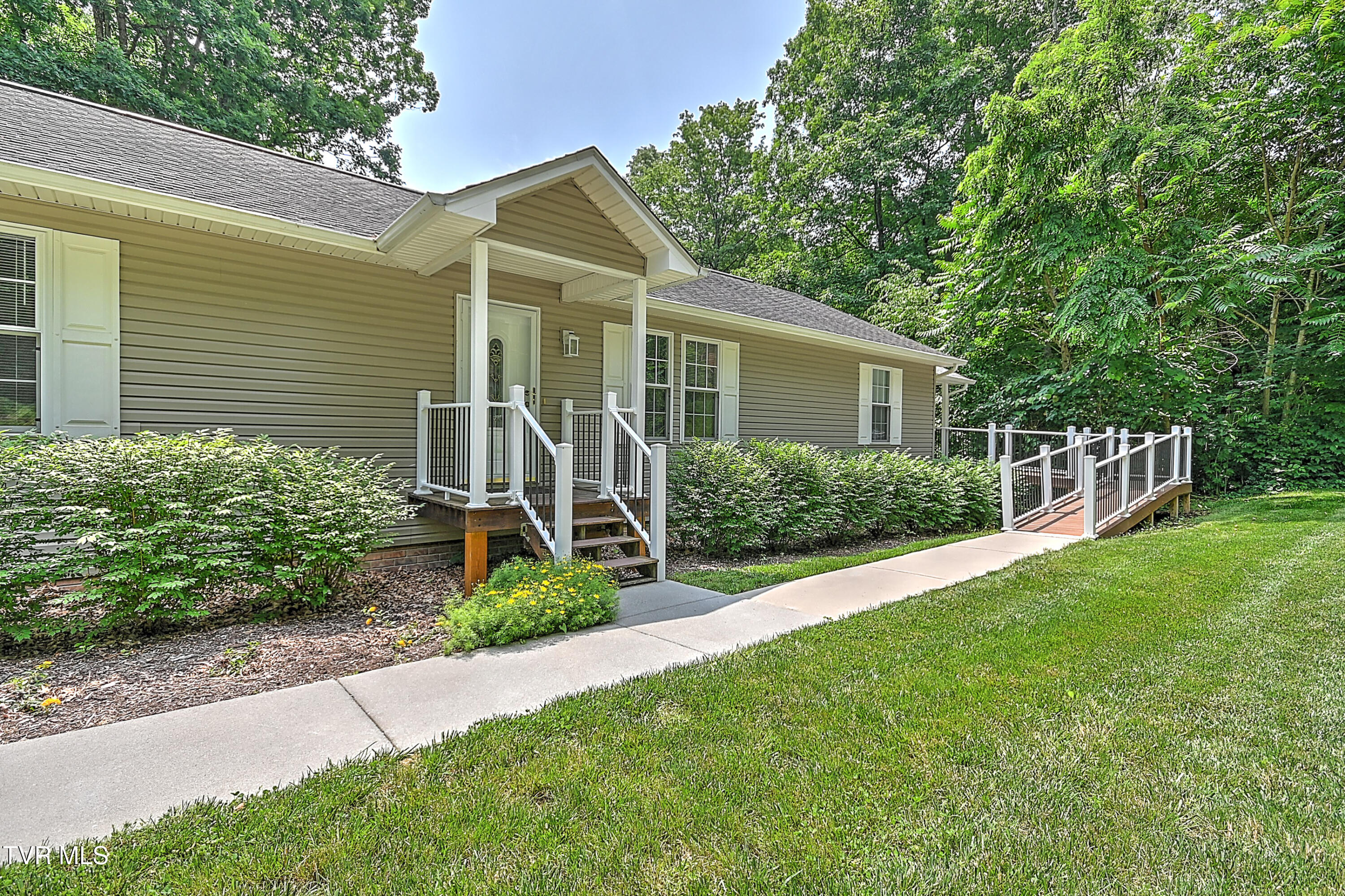 800 Lazywood Drive, Johnson City, Tennessee image 2