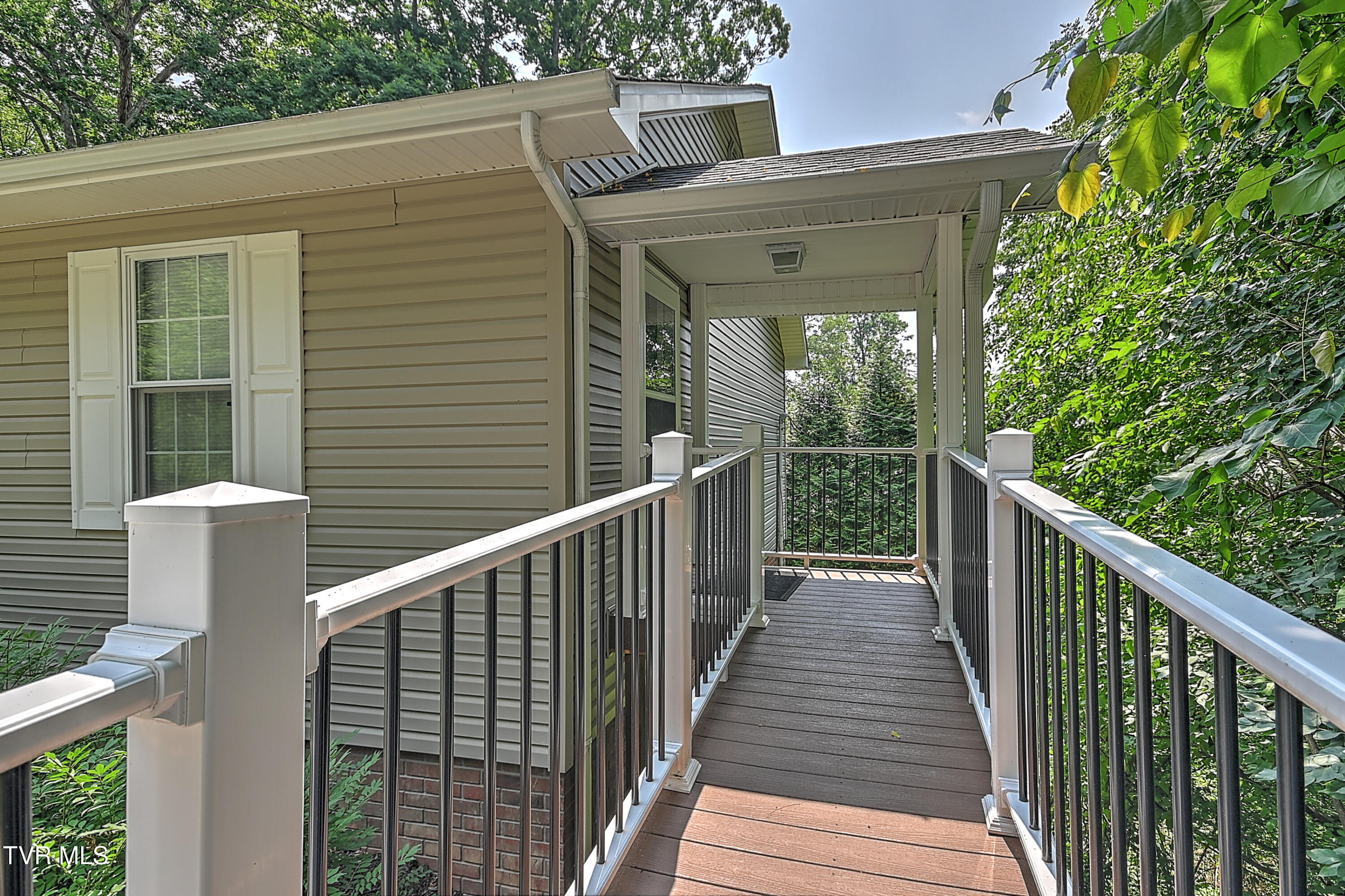 800 Lazywood Drive, Johnson City, Tennessee image 5