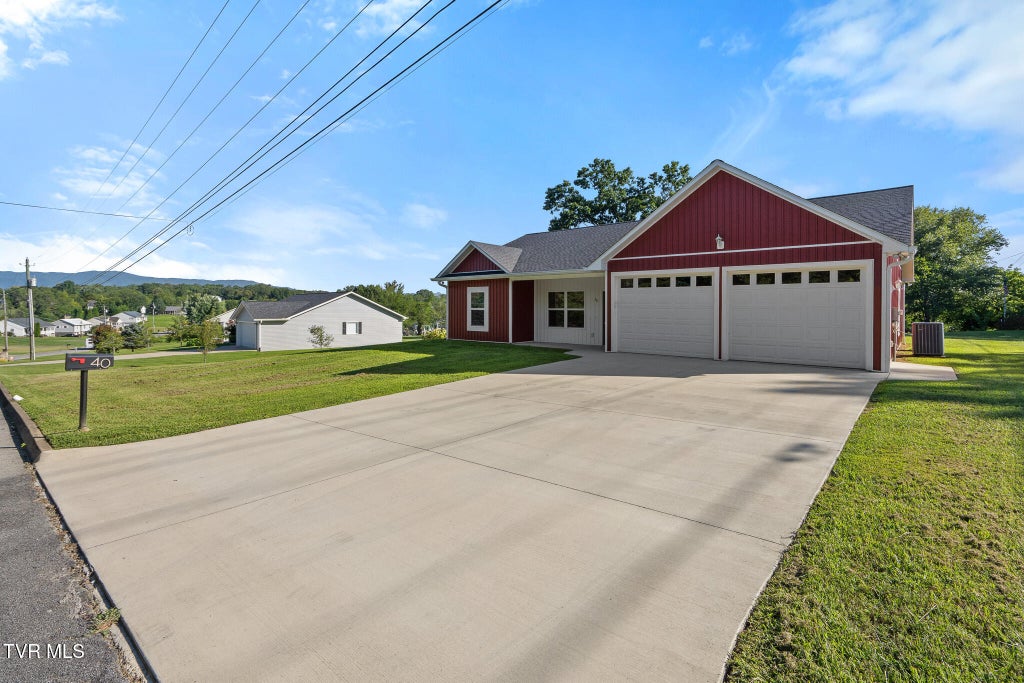 Photo of 40 Crossover Drive, Greeneville, TN 37743 (MLS # 10000029)