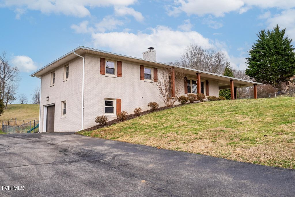 Photo of 5925 Cochise Trail, Kingsport, TN 37664 (MLS # 9991936)