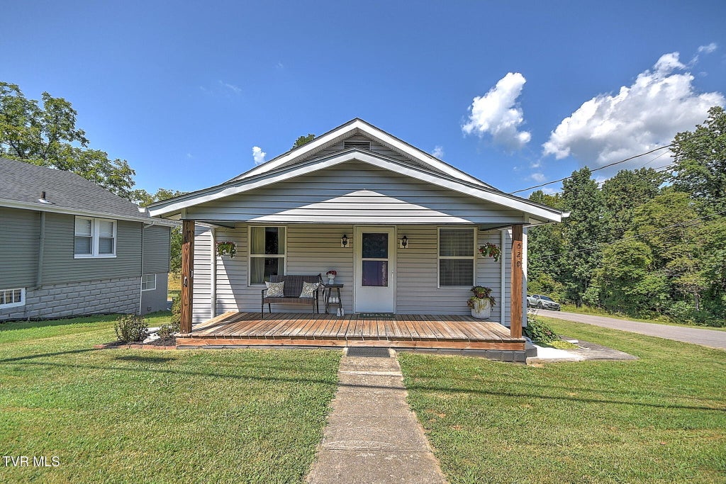 Photo of 520 Texas Avenue, Bristol, VA 24201 (MLS # 10000490)