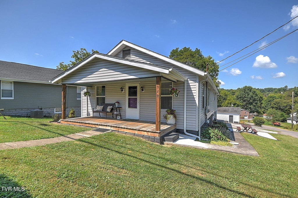 Photo of 520 Texas Avenue, Bristol, VA 24201 (MLS # 10000490)