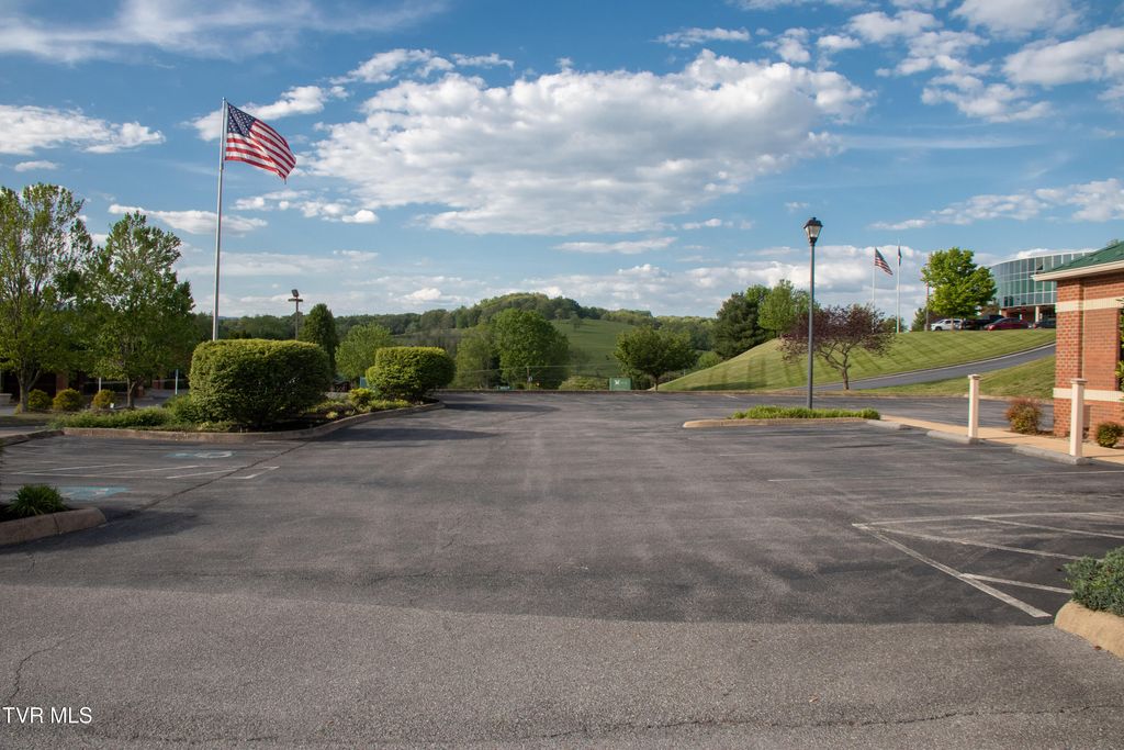 Photo of 612 Campus Drive, Abingdon, VA 24210 (MLS # 9984602)