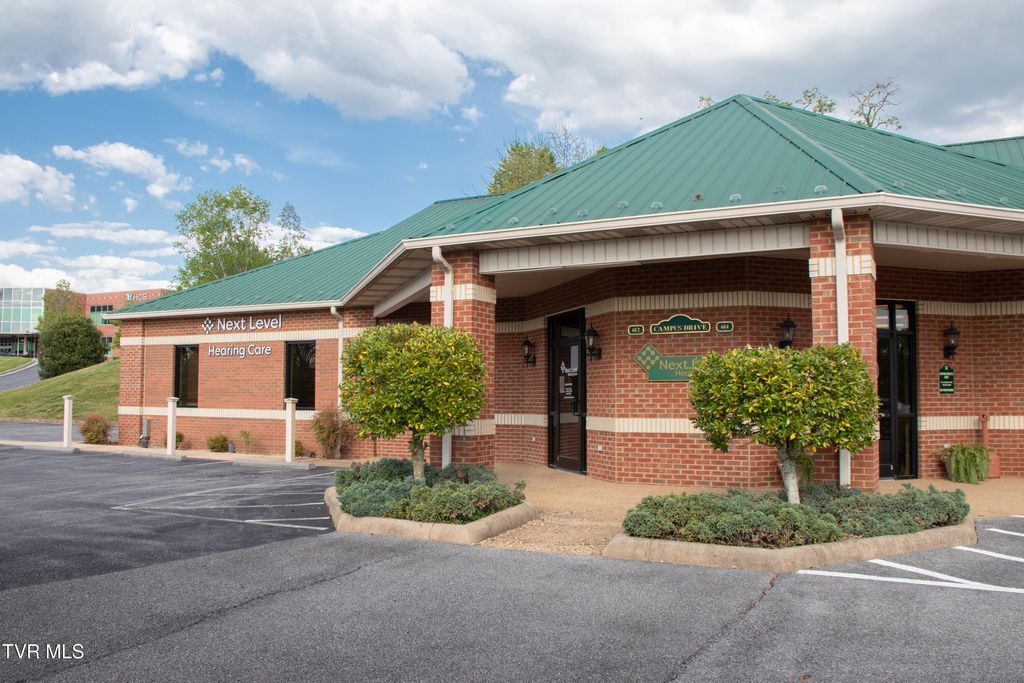 Photo of 612 Campus Drive, Abingdon, VA 24210 (MLS # 9984602)