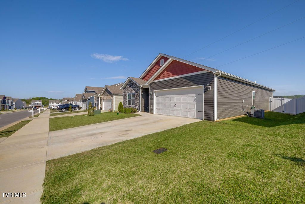 Photo of 1810 Fox Meadows Circle, Bluff City, TN 37618 (MLS # 9995411)