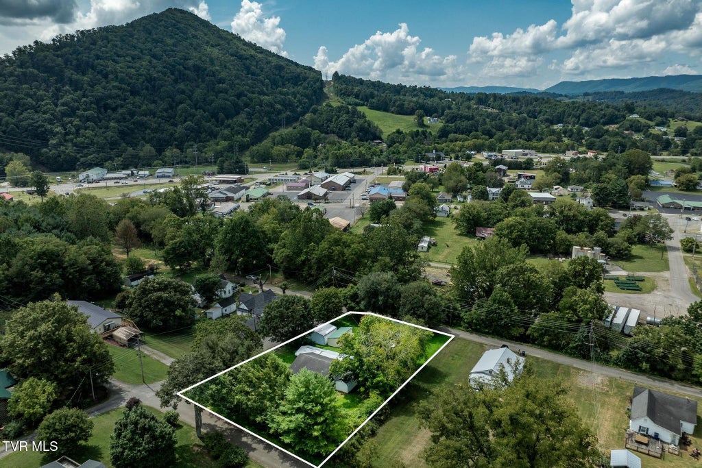 Photo of 327 Pine Street, Mountain City, TN 37683 (MLS # 10000253)