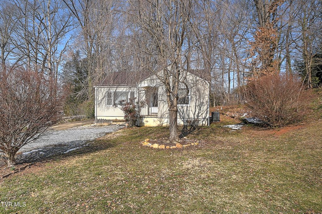 Photo of 152 Woodland Drive, Johnson City, TN 37601 (MLS # 9991109)