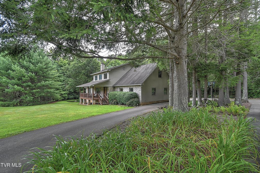 Photo of 122 Chase Drive, Roan Mountain, TN 37687 (MLS # 9991717)