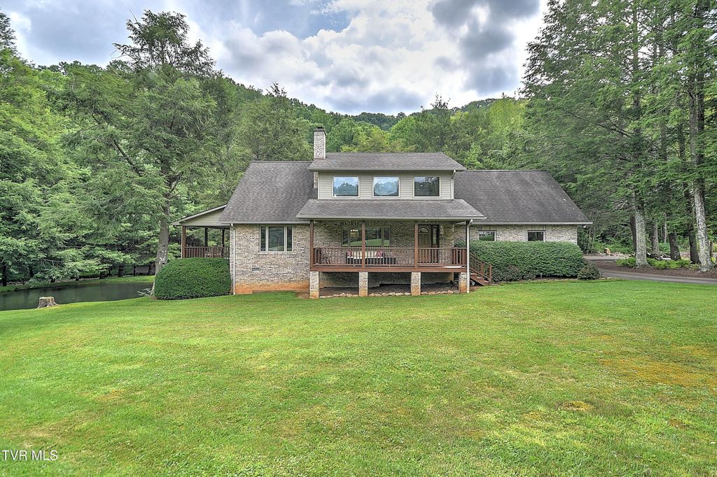 Photo of 122 Chase Drive, Roan Mountain, TN 37687 (MLS # 9991717)