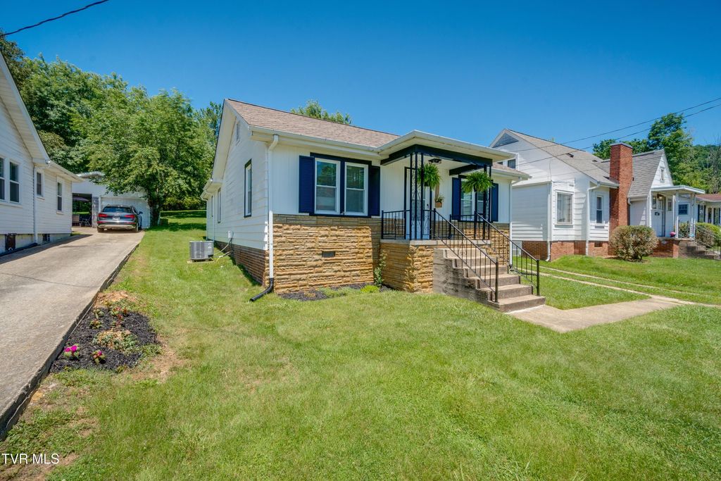 Photo of 125 Virginia Street, Kingsport, TN 37665 (MLS # 9996375)