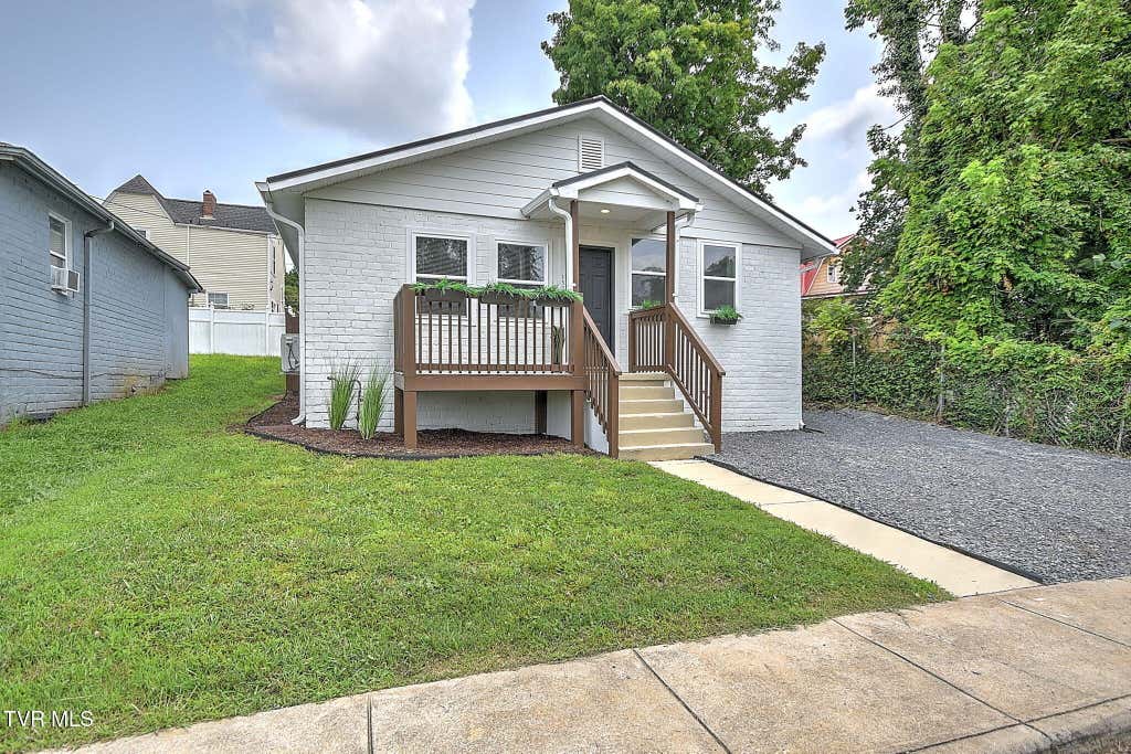 Photo of 132 Central Court, Bristol, VA 24201 (MLS # 9998771)