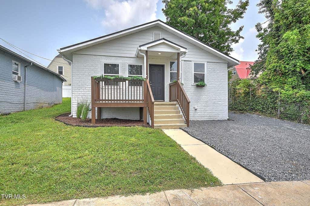 Photo of 132 Central Court, Bristol, VA 24201 (MLS # 9998771)