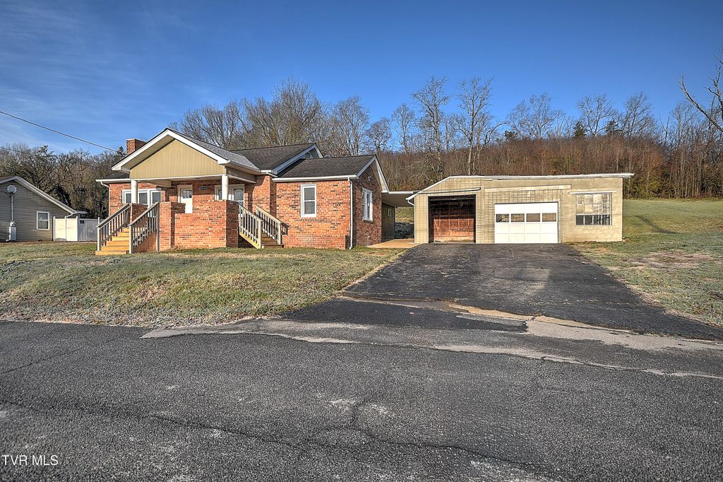 Photo of 4216 Maplewood Street, Kingsport, TN 37660 (MLS # 9989045)