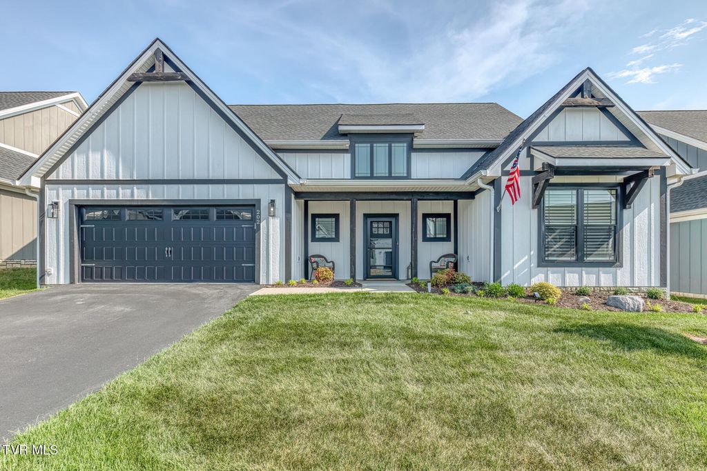 Photo of 818 Guaranda Drive #202, Johnson City, TN 37604 (MLS # 9994485)